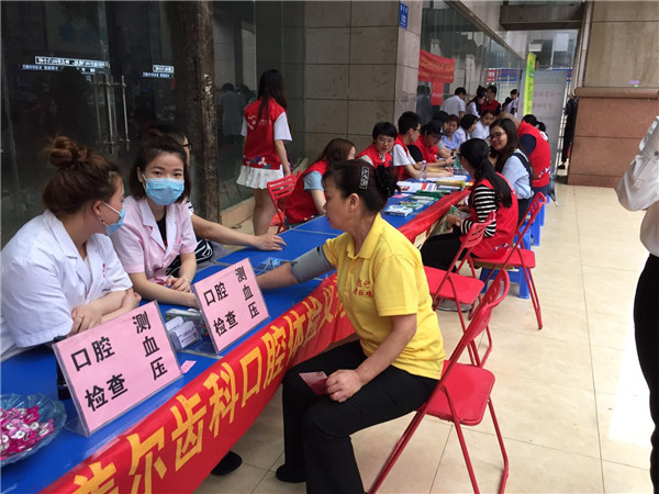 创建服务型社区 向西社区便民集市绘就幸福民生新画卷